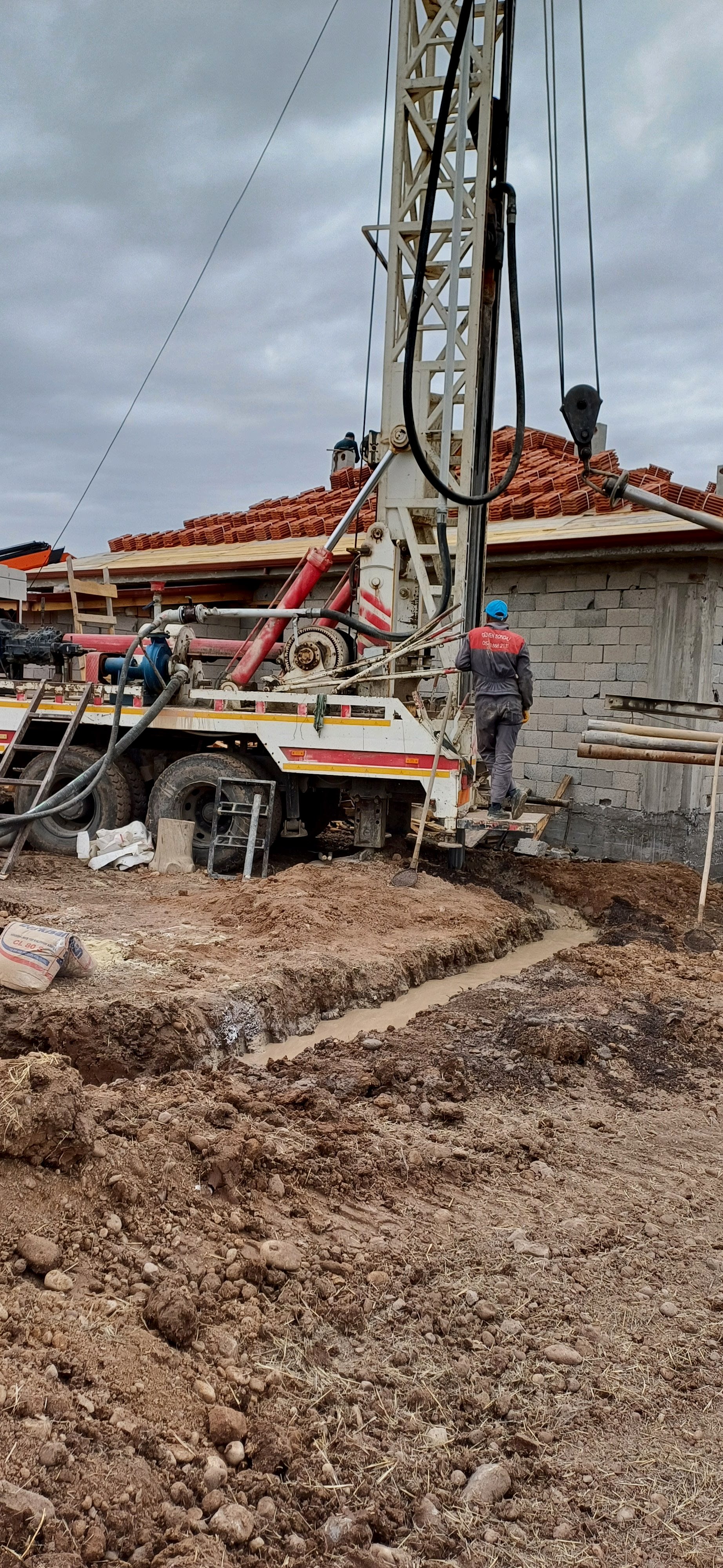 YUKARIKARAÖREN KÖYÜ SU KUYUSU